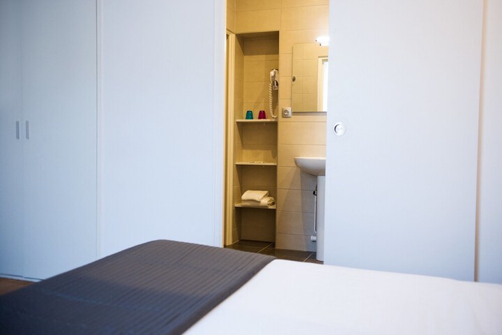 Room 6 of 46
