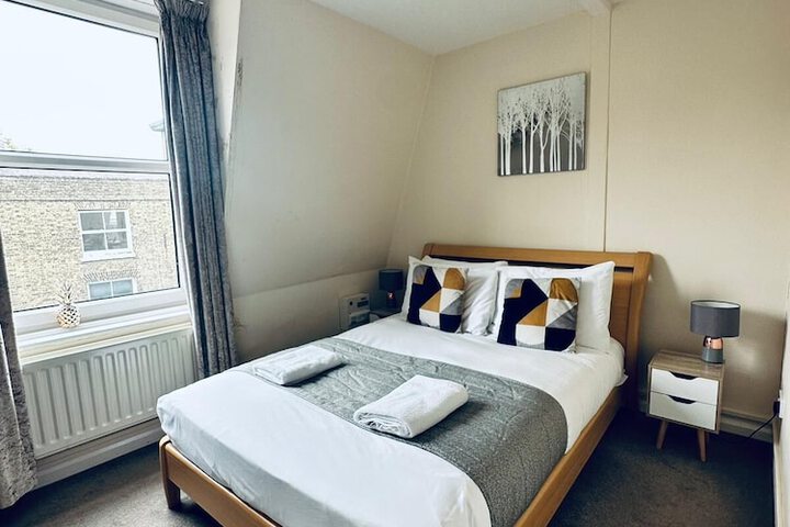 Room 6 of 27