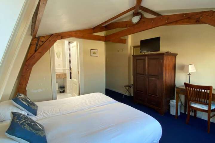 Room 4 of 37