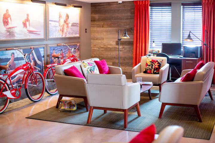 Business Center 33 of 43