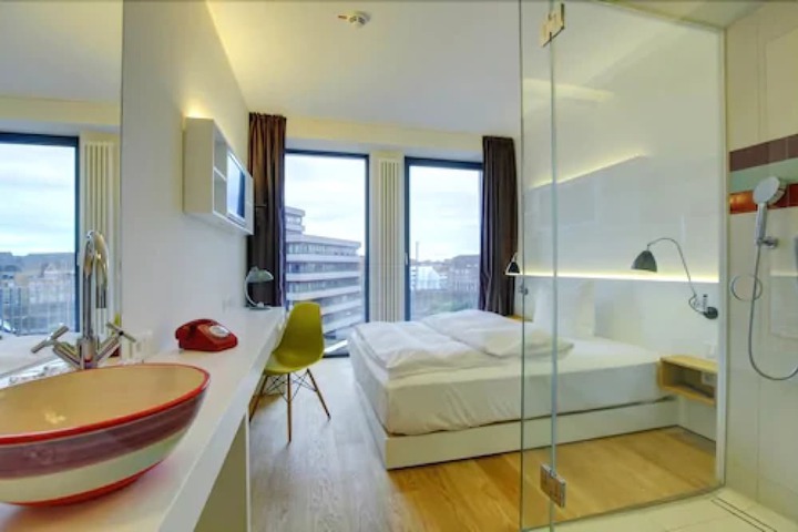 Room 10 of 35
