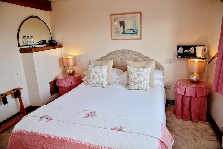 Room 2 of 67
