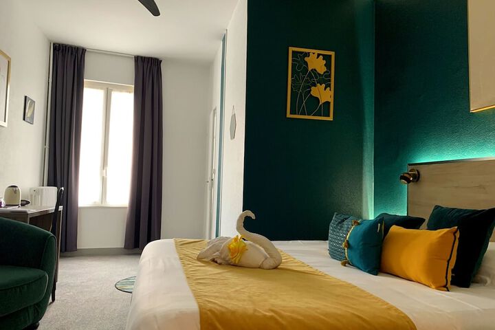 Room 33 of 74