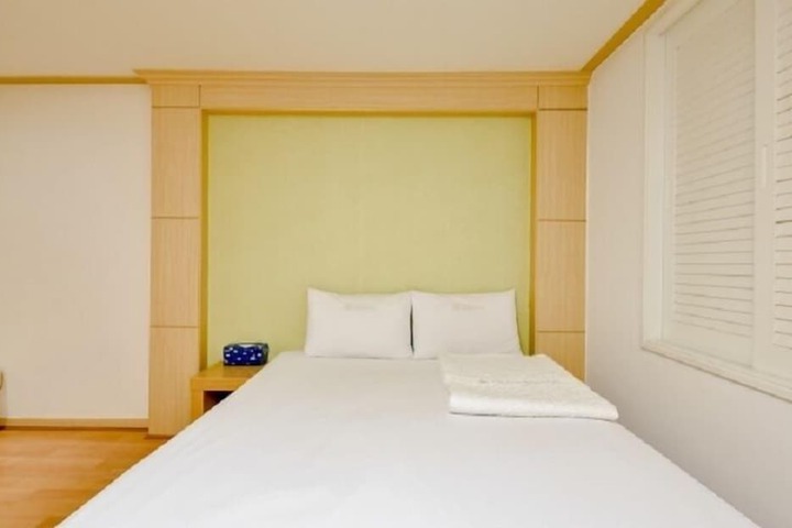 Room 5 of 7