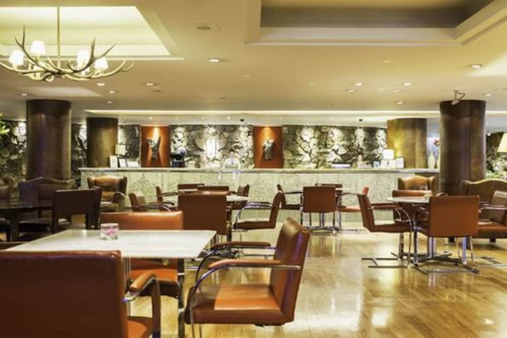Entrance & Lobby