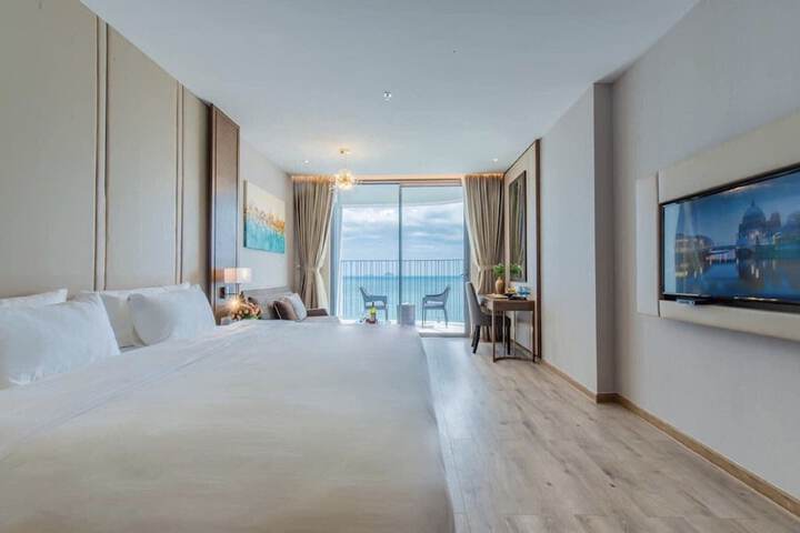 Room 3 of 37