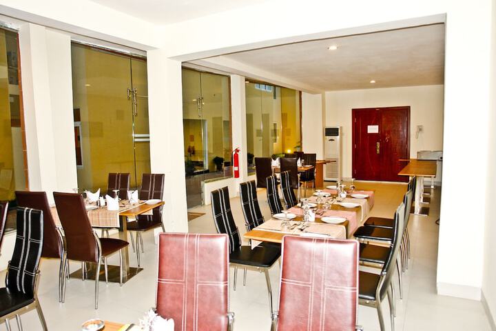 Dining 35 of 71