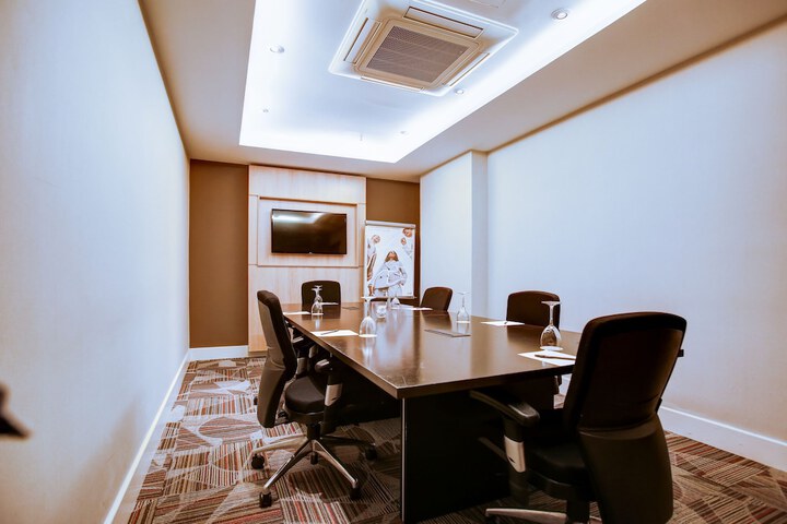 Ballroom/Hall 128 of 201