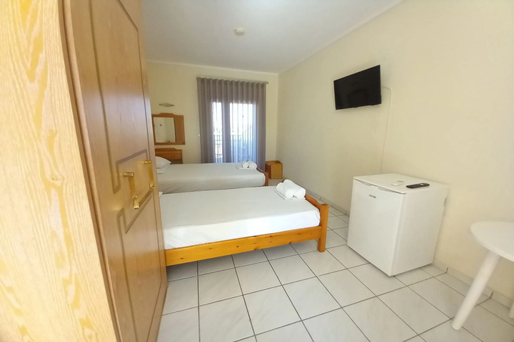 Room 5 of 14