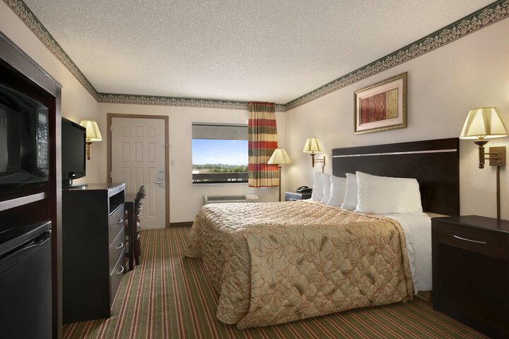 1 King Bed (9 of 15)