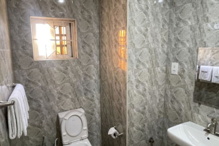 Room 8 of 14