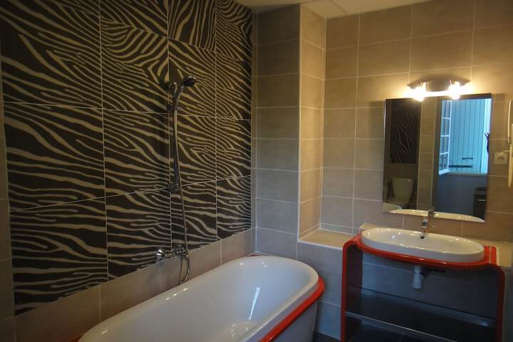 Room 12 of 25