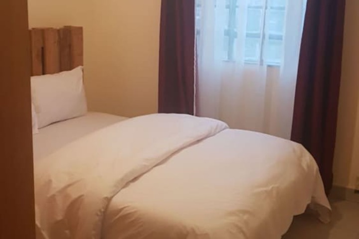 Room 6 of 15
