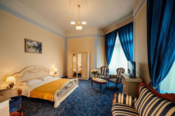 Room 33 of 50