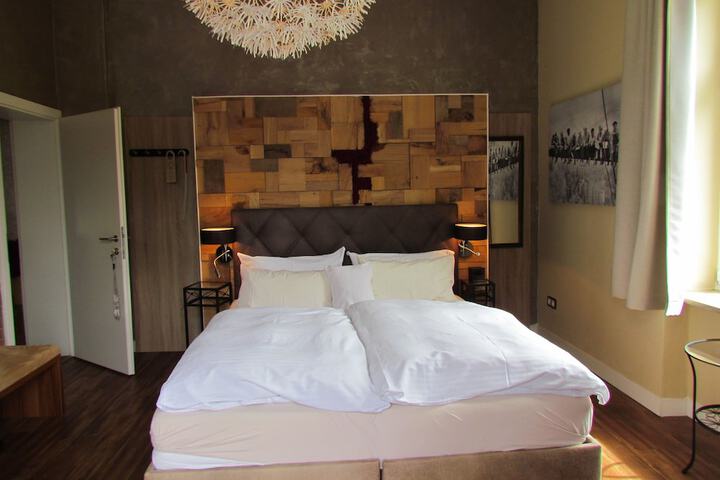 Room 13 of 35