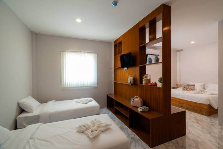 Room 11 of 18