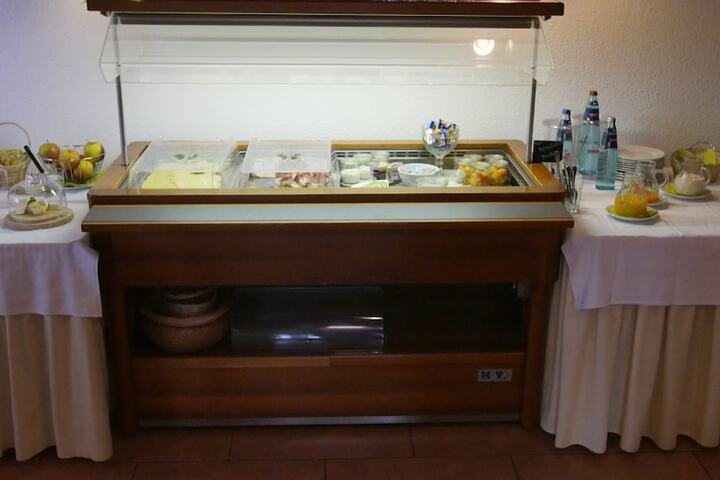 Dining 16 of 19
