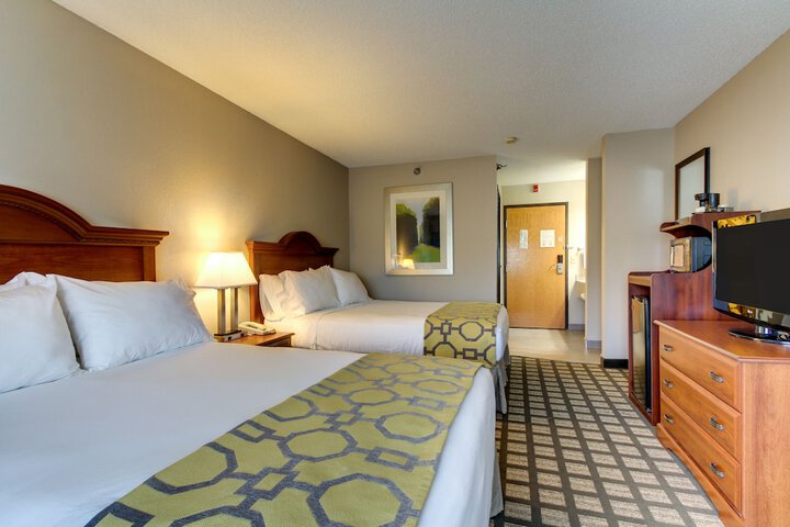 2 Queen Beds (6 of 8)