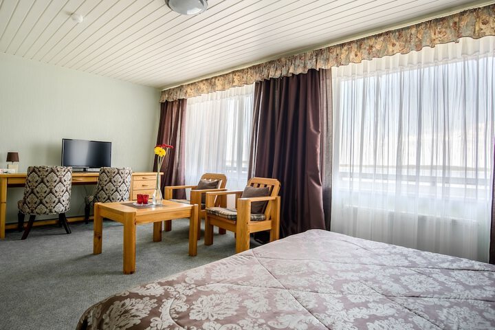Room 6 of 25