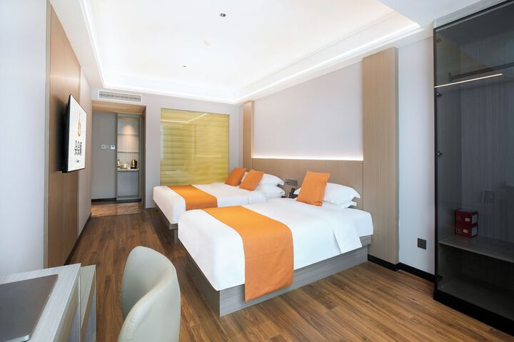 Room 18 of 95