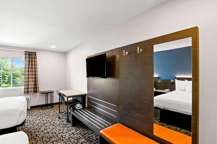 1 Queen Bed (17 of 23)