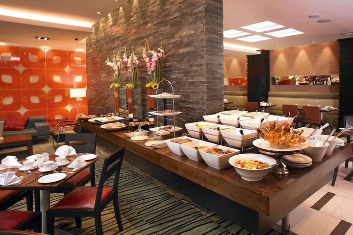 Dining 16 of 36
