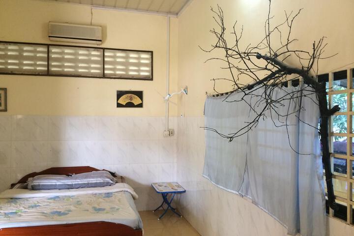 Room 4 of 6