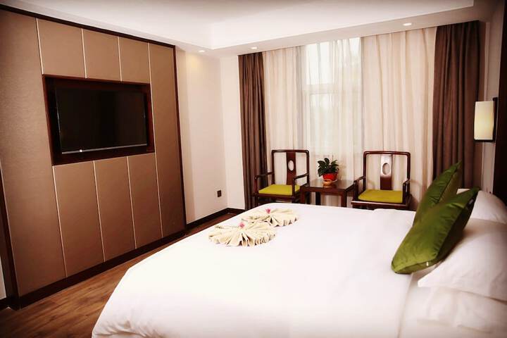 Room 13 of 35