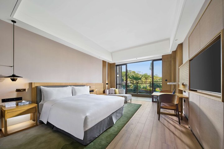 Room 6 of 33