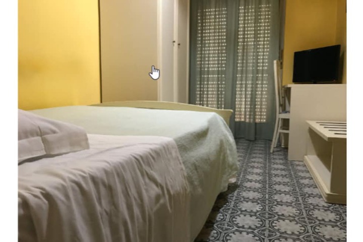 Room 5 of 25