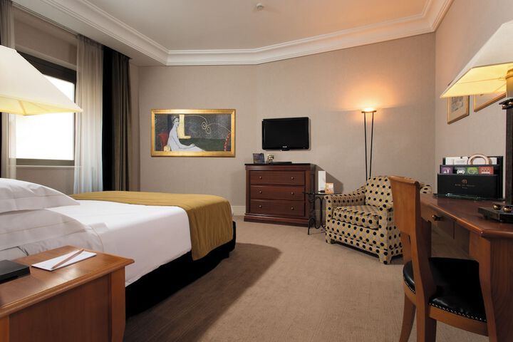 Room 33 of 72