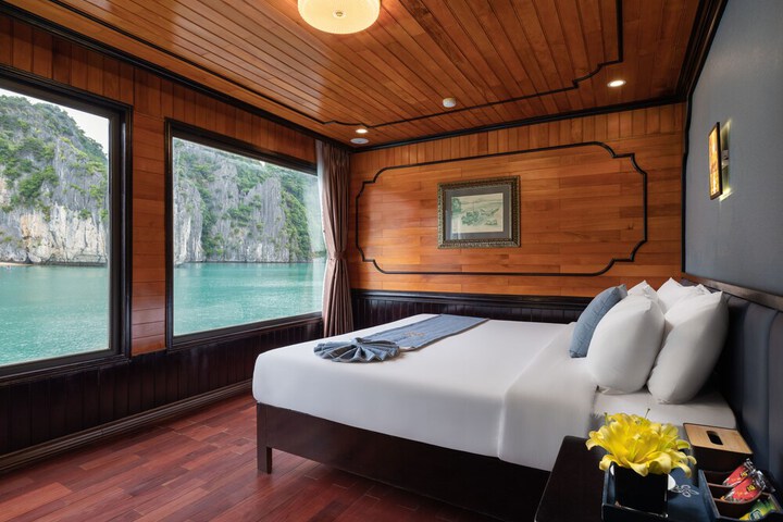 Room 4 of 52