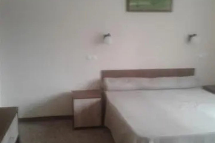 Room 2 of 9