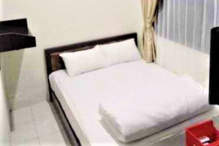 Room 4 of 8