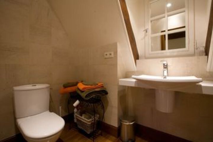 Room 2 of 10