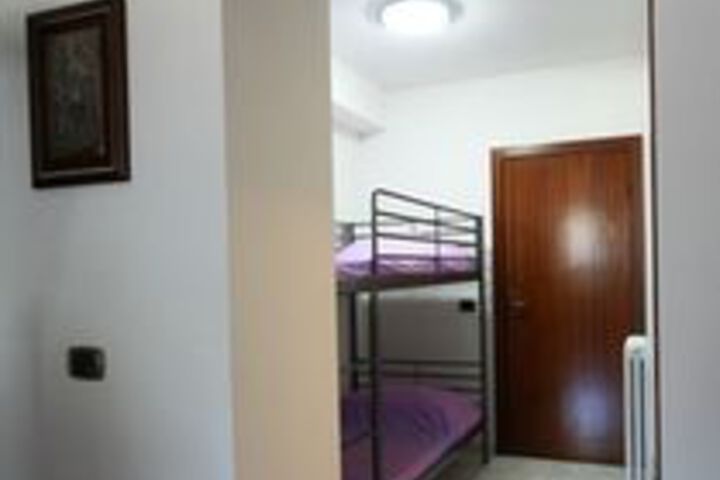 Room 6 of 20