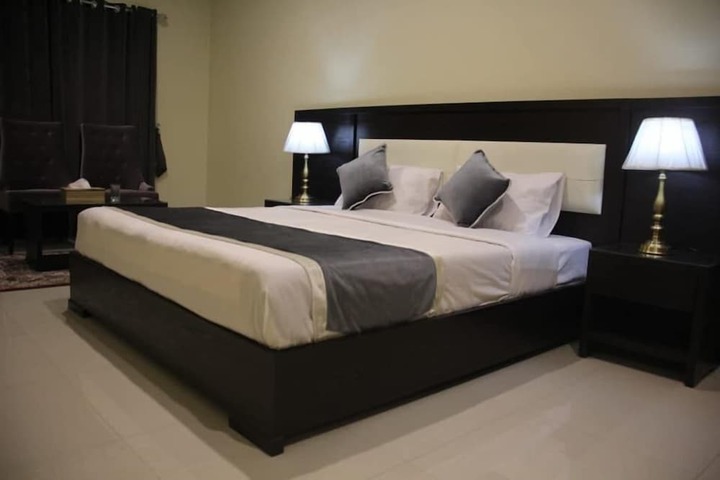 Room 4 of 11