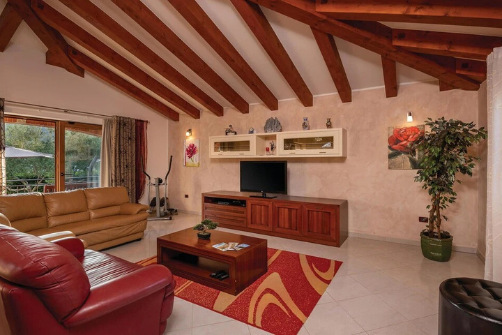 Nice Home in Tar with Hot Tub WiFi & 4 Bedrooms