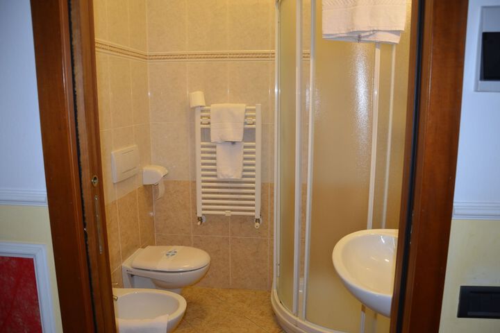 Room 15 of 26