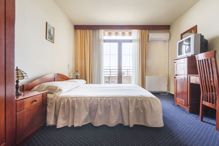 Room 10 of 35