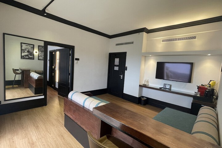 Room 28 of 79