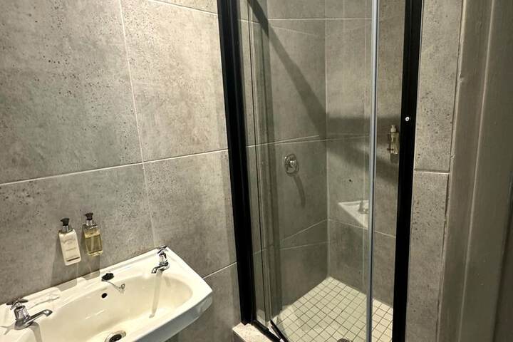Room 155 of 275
