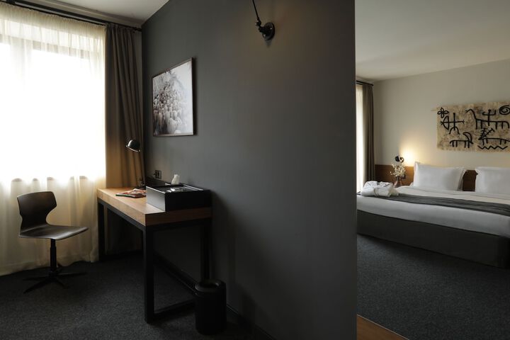 Room 11 of 28