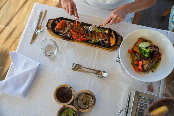 Dining 60 of 90