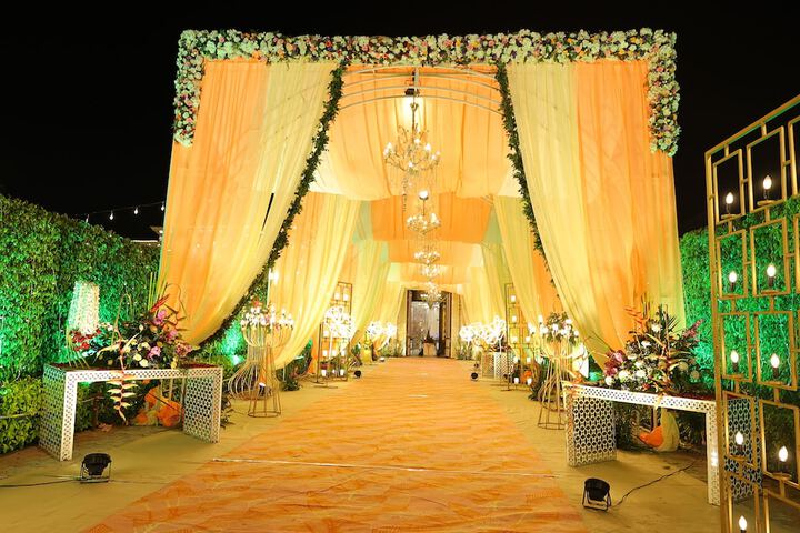 Ballroom/Hall 43 of 54