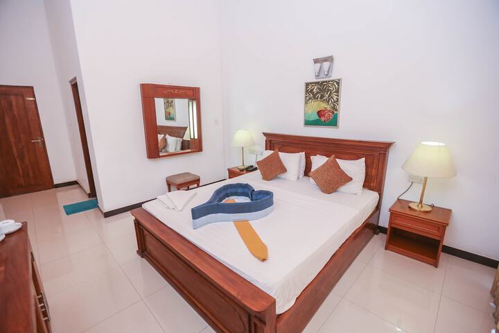 Room 3 of 32