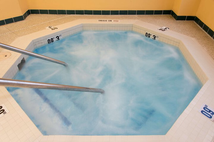 Indoor spa tub