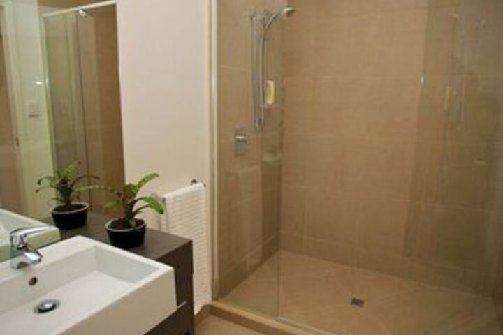 Room 4 of 16