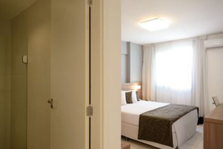 Room 6 of 8