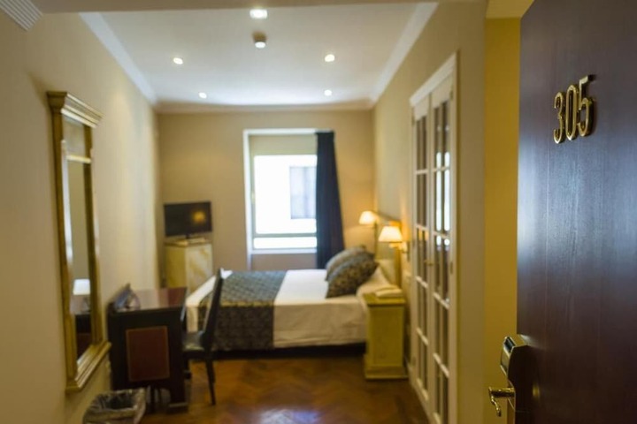 Room 15 of 76